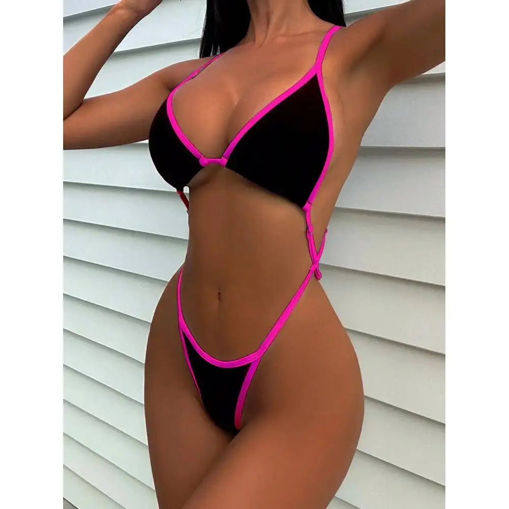 Bikini string femme, finition contrastée, col licou